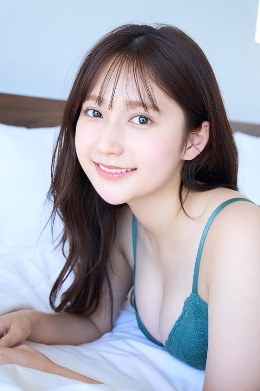 스즈키 쿠루미 1st 사진집 - 타이틀 미정