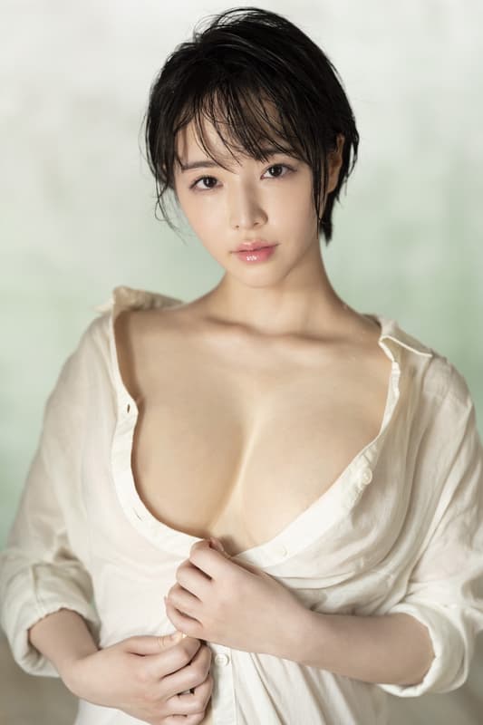 사인본★ 산노미야 츠바키 사진집 젖어서 빛나다