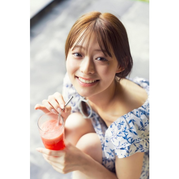 타사키 사쿠라 1st 사진집 『사쿠라이로』