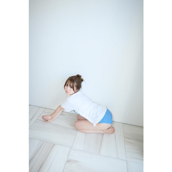 사쿠라 1st 사진집 『피어나다 ―At Twenty―』