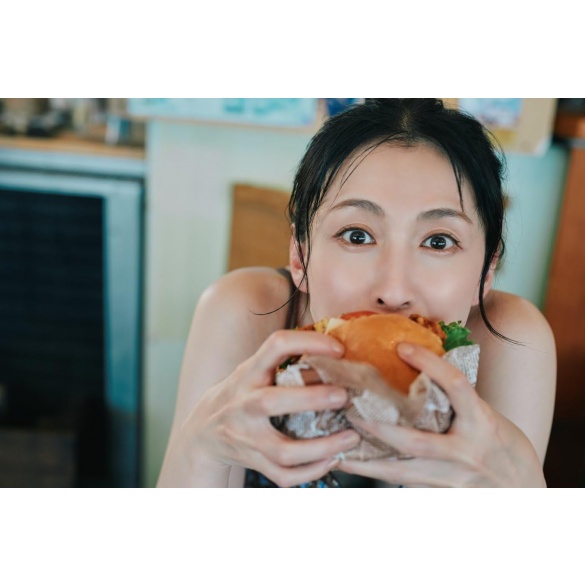 히나가타 아키코 사진집 『타이틀 미정』